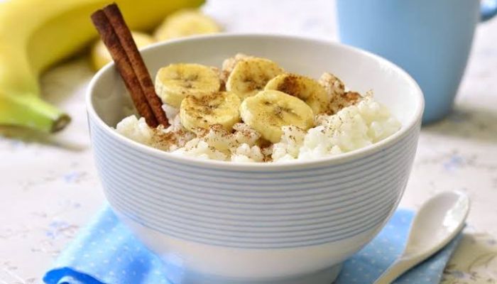 Spiced rice pudding with bananas